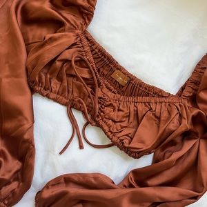 “BEIGE BOTTONY” BOUTIQUE CROP TOP